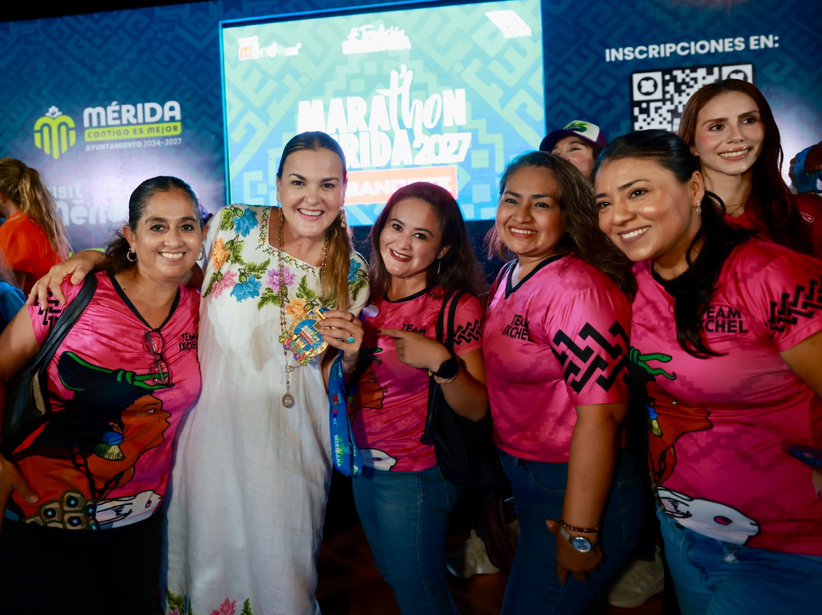 Presentación del Marat’hon Mérida 2027 con sus nuevas playeras y medallas.