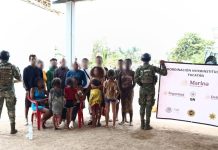 MARINA rescata a 16 personas en aguas de Progreso Marina rescató a 16 personas, entre ellas cuatro menores, de una embarcación localizada al noreste de Progreso, Yucatán.