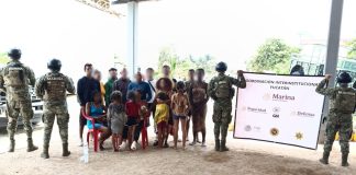 Marina rescató a 16 personas, entre ellas cuatro menores, de una embarcación localizada al noreste de Progreso, Yucatán.