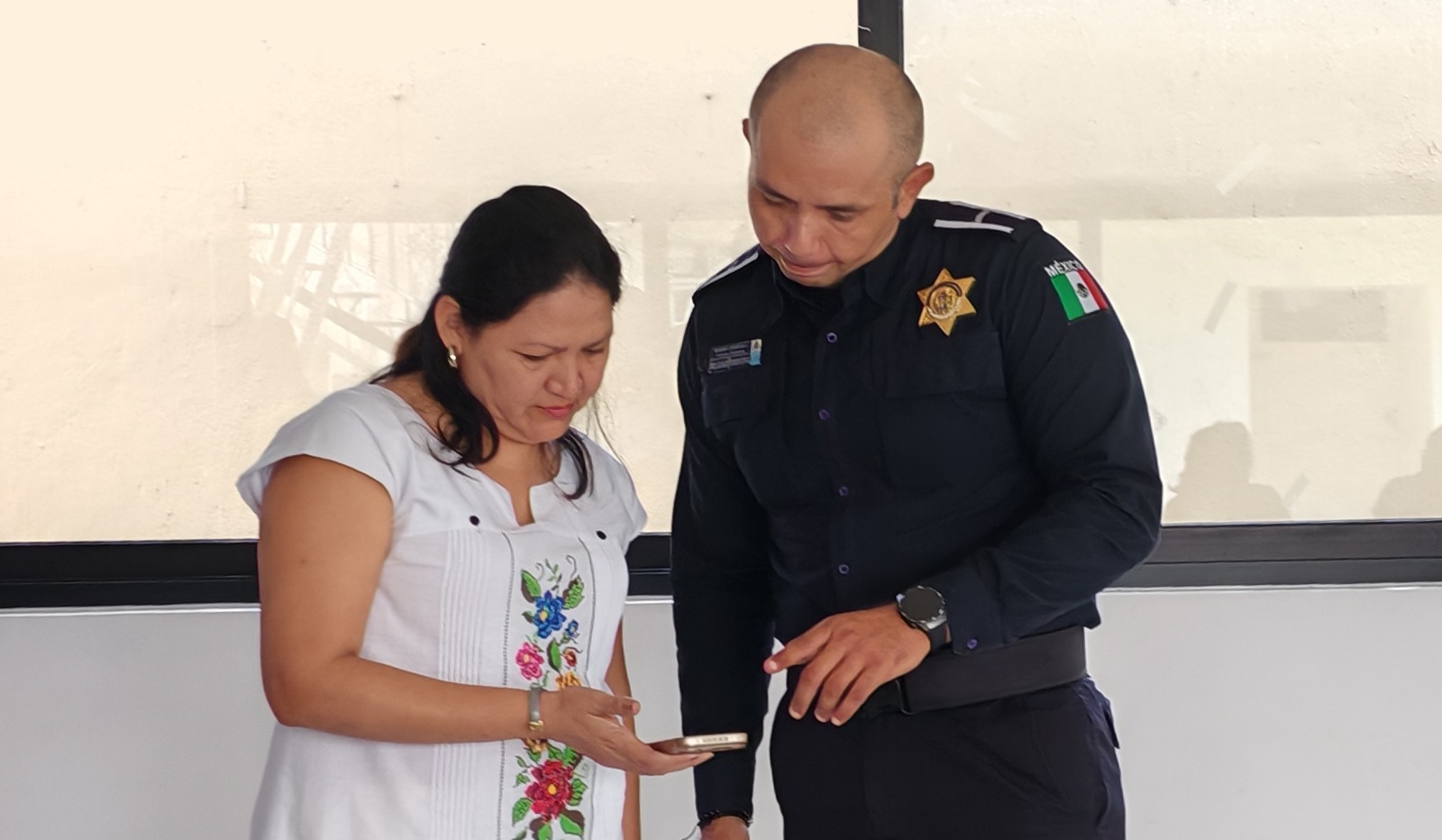 Policía Municipal de Mérida capacita contra extorsiones y ciberdelitos.