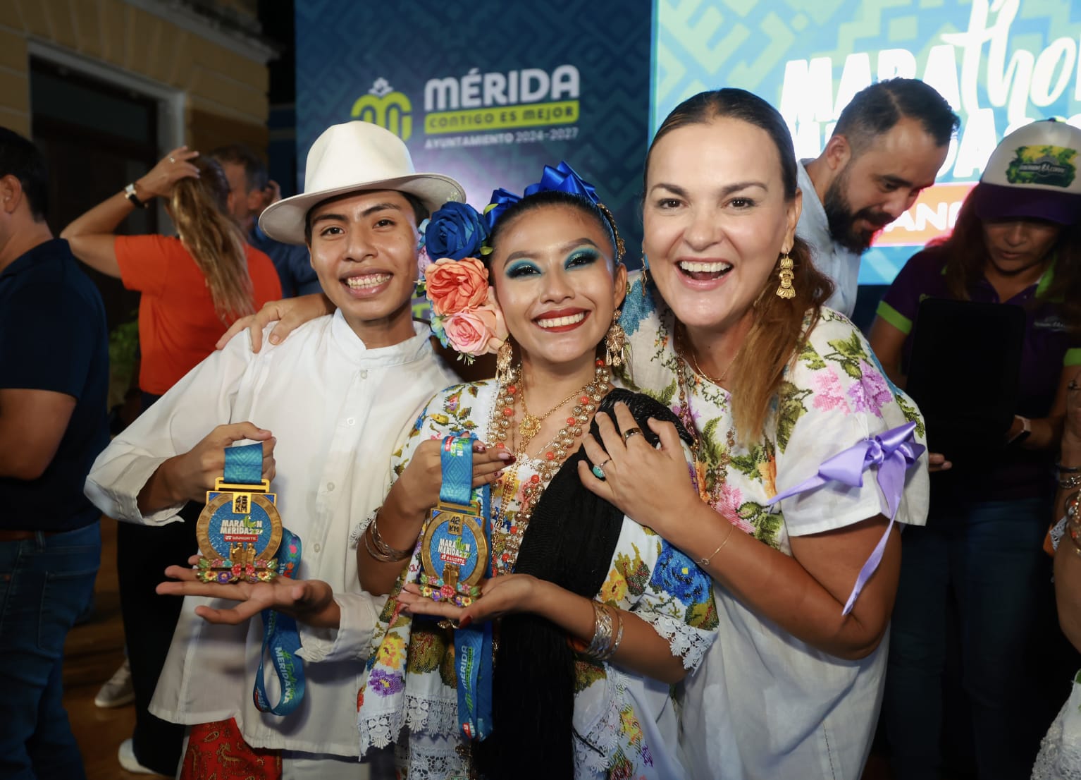 Presentación del Marat’hon Mérida 2027 con sus nuevas playeras y medallas.