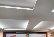 Especialistas durante una mesa ciudadana sobre infraestructura eléctrica en Yucatán.