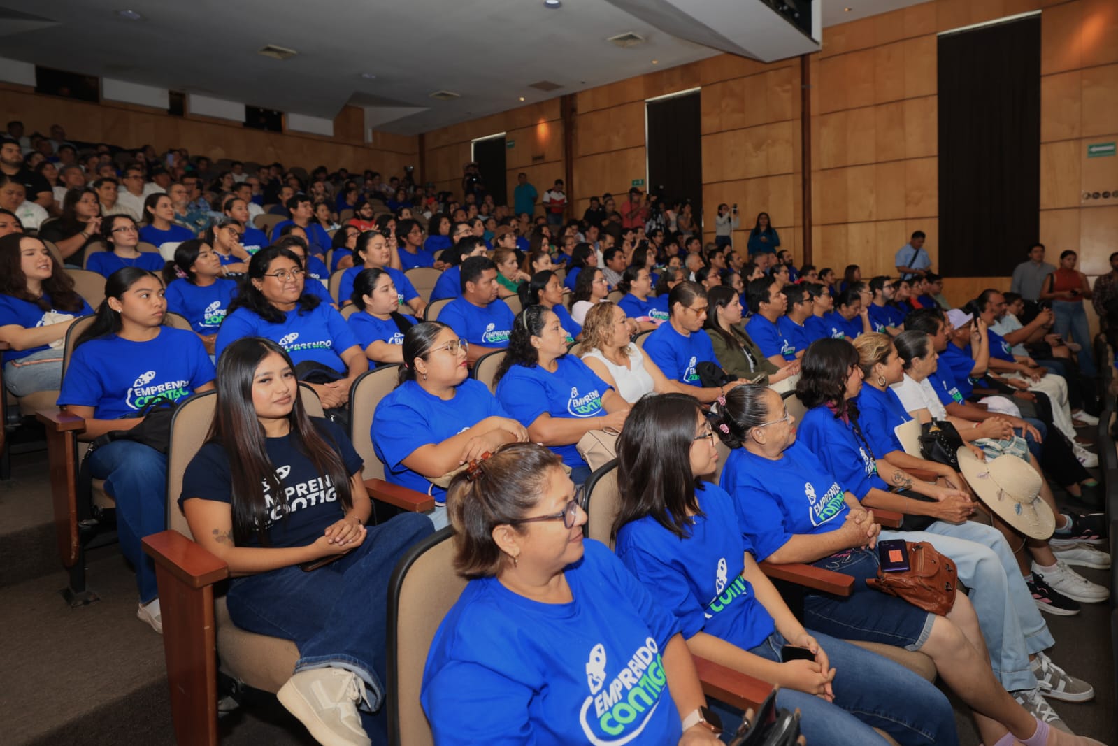 La cuarta generación de Emprendo Contigo reúne a 140 emprendedores de Mérida que recibirán capacitación y seguimiento.