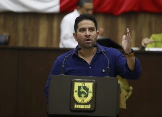 Javier Osante Solís durante sus declaraciones sobre los recortes a trabajadores del Gobierno de Yucatán.