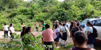 Habitantes de Tiholop protestan por fallas de CFE.