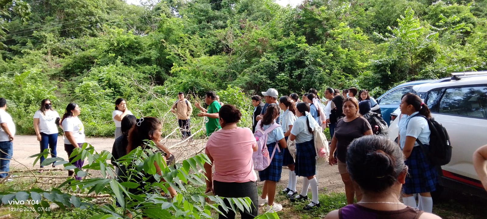 Habitantes de Tiholop protestan por fallas de CFE.
