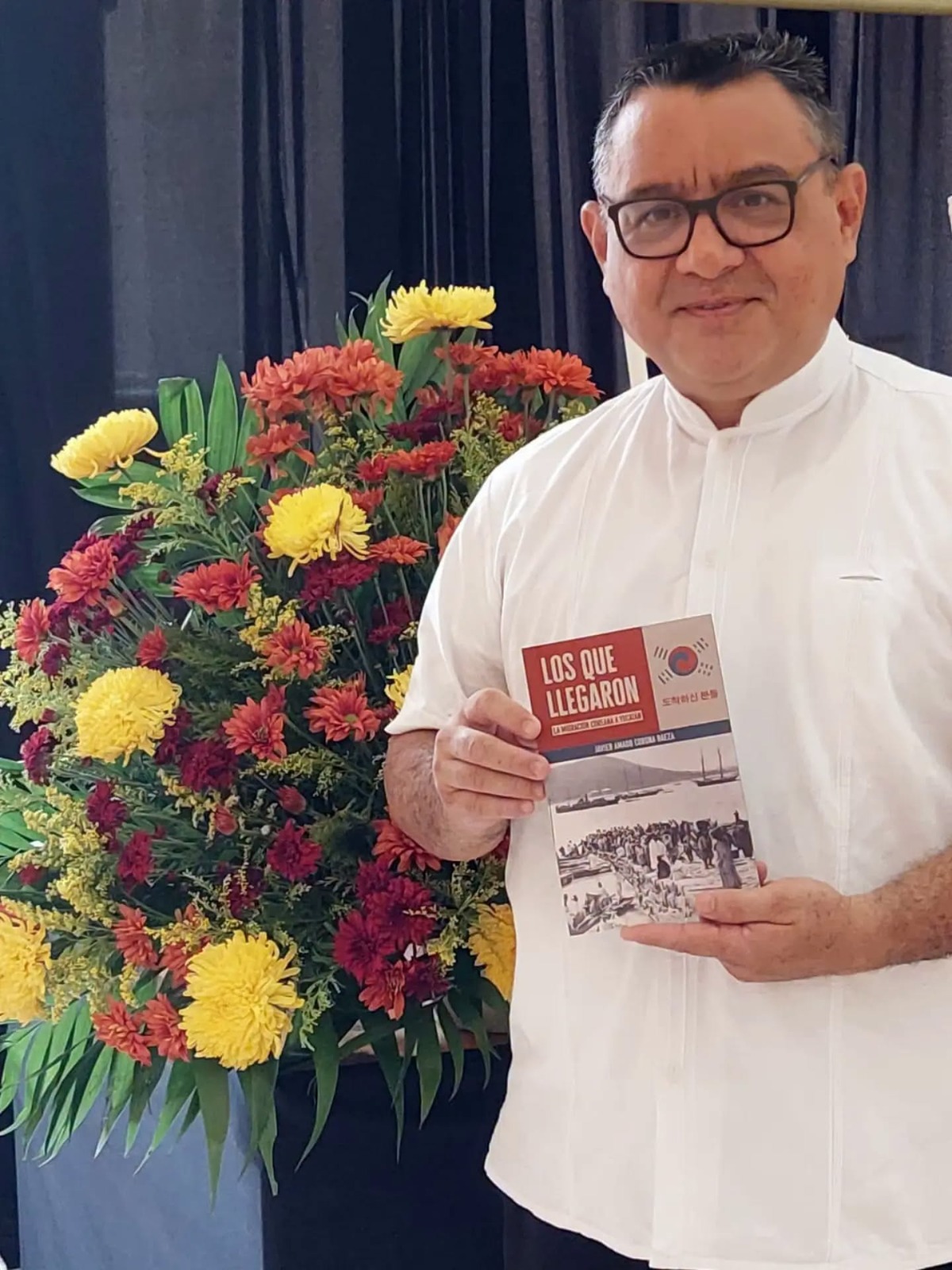 Javier Corona Baeza presenta libro sobre migración coreana en Yucatán.
