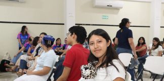 Estudiantes de la UADY durante actividades académicas.