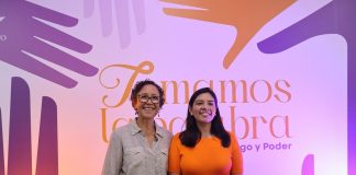 Vida Gómez Herrera durante el encuentro sobre liderazgo y participación de las mujeres en Mérida.
