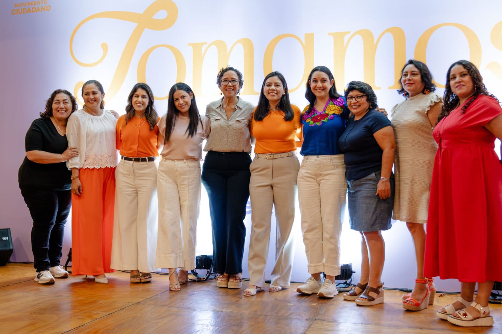 Vida Gómez Herrera durante el encuentro sobre liderazgo y participación de las mujeres en Mérida.